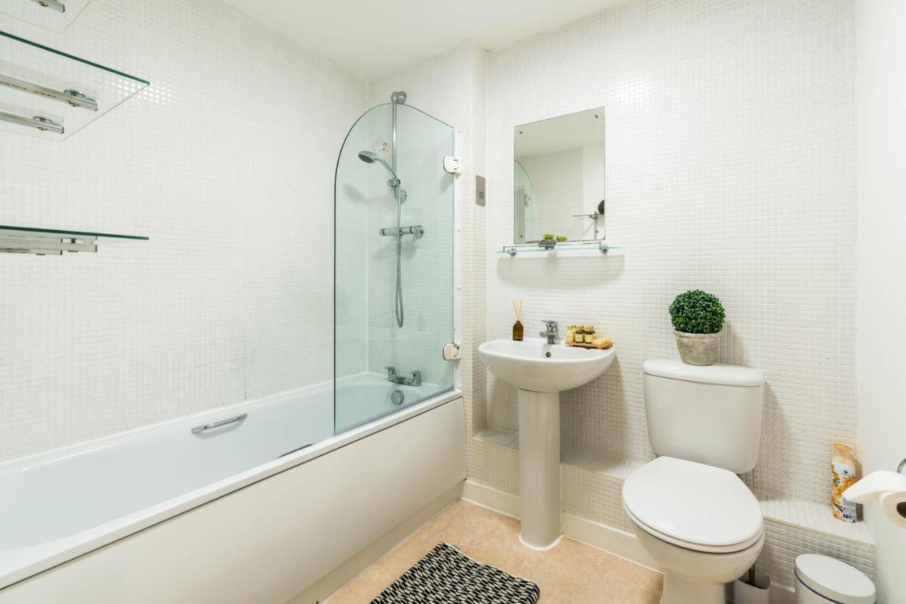 Fast Internet One Bedroom Apartment In Greater London, Id Required Kültér fotó