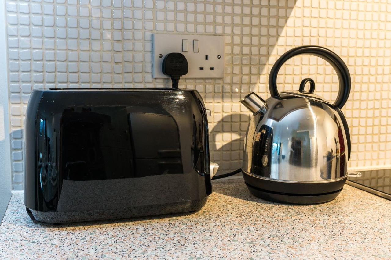 Fast Internet One Bedroom Apartment In Greater London, Id Required Kültér fotó