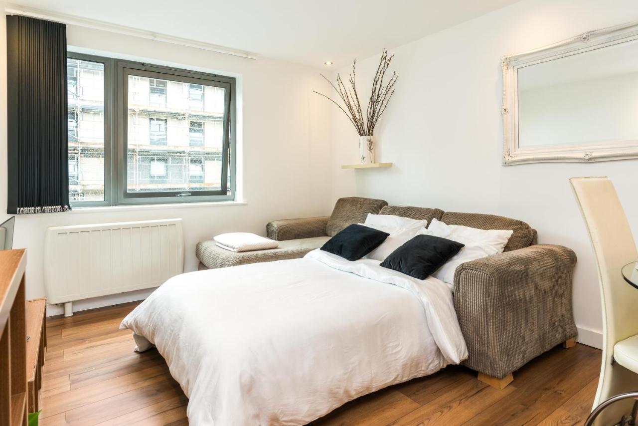 Fast Internet One Bedroom Apartment In Greater London, Id Required Kültér fotó
